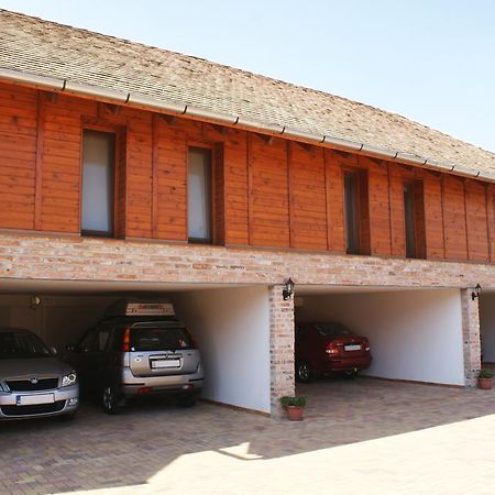 Várárok Apartman Gyula Kültér fotó