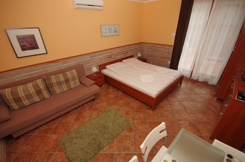 Várárok Apartman Gyula Kültér fotó