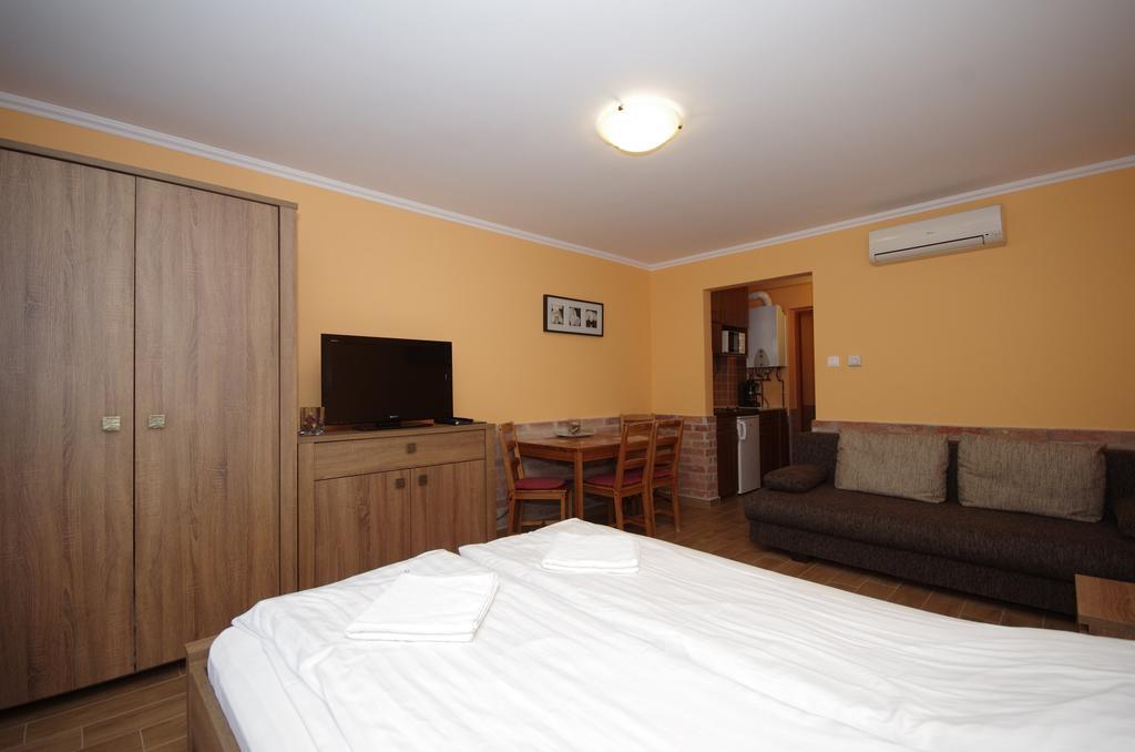 Várárok Apartman Gyula Kültér fotó