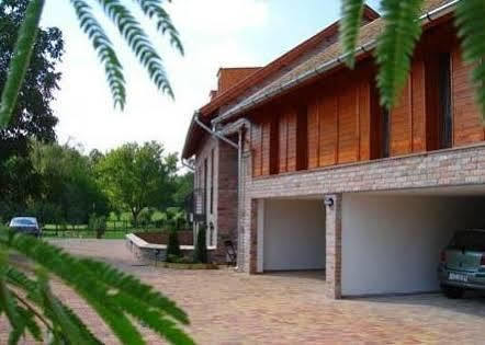 Várárok Apartman Gyula Kültér fotó