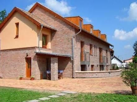 Várárok Apartman Gyula Kültér fotó